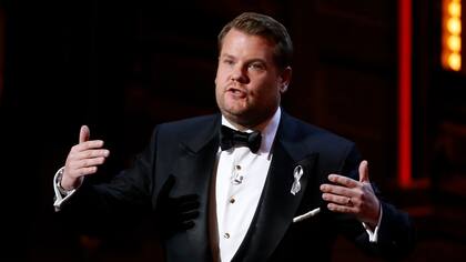 Antes de comenzar la ceremonia, James Corden expresó sus condolencias por las víctimas de la masacre de Orlando