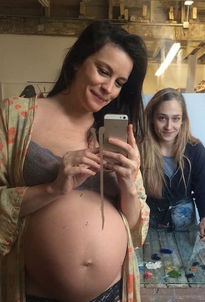 Antes de dar a luz, la actriz se dejó retratar por una amiga
