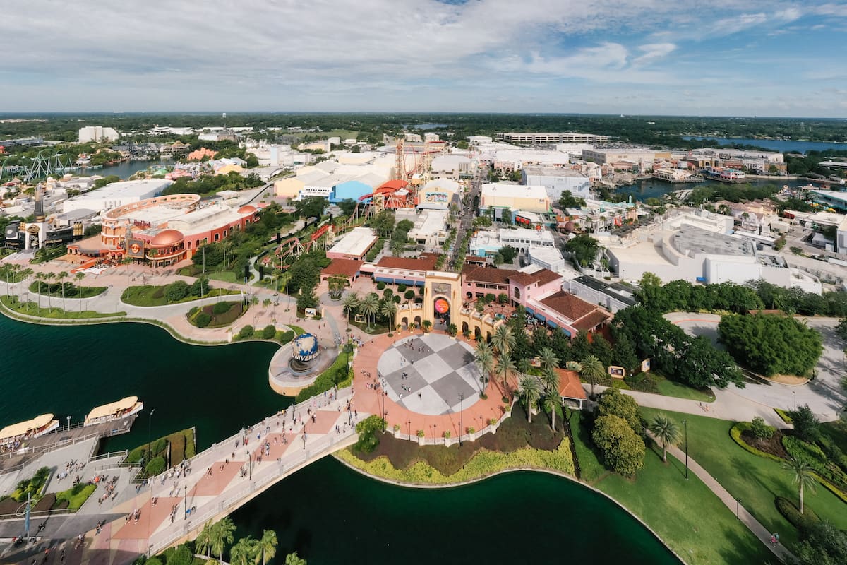 Antes de elegir un destino, es importante conocer los costos estimados de hospedaje y actividades familiares