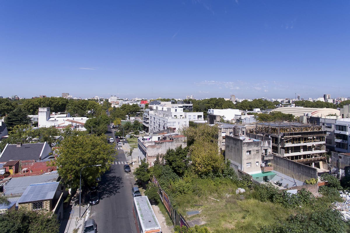 Antes de intentar resolver estos problemas aumentando los impuestos, y amenazando con expropiar, los funcionarios deberían preguntarse por qué ocurre esto.