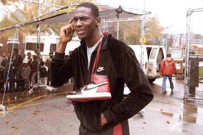 Antes de jugar su primer partido en la NBA, Jordan firmó un contrato de patrocinio inédito hasta entonces