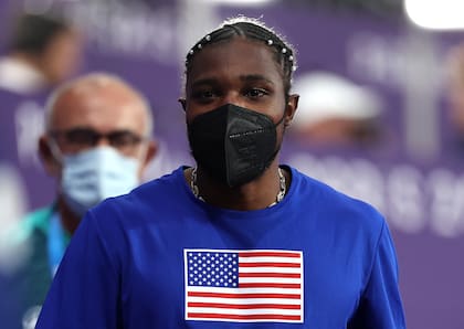 Antes de la final de 200 metros masculinos de París 2024, el estadounidense Noah Lyles se mostró con barbijo; luego, el equipo reconoció que tiene Covid