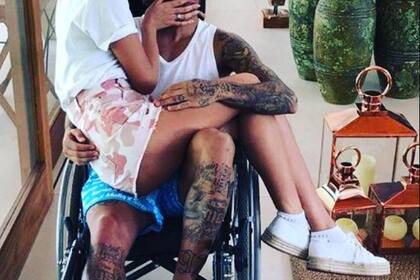 Antes de la operación del tobillo, Neymar se refugió en el amor de su novia, Bruno Marquezine