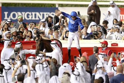 Antes de la premiación y el salto de Christophe Soumillon