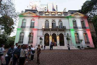 Gran convocatoria de público en la primera edición de la Noche de las Embajadas
