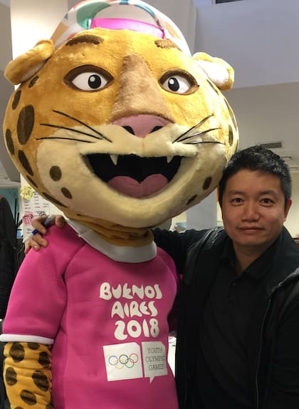 Antes de que comiencen los Juegos, #Pandi estuvo recorriendo el país con el Tour de la Antorcha: junto con la llama olímpica estuvo por toda Argentina. Durante los Juegos, #Pandi estuvo animando delegaciones, bailó cumbia y visitó la Villa Olímpica