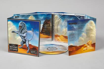 Antes de que definieran el título del disco (Bridge to Babylon), Mick Jagger le pidió al diseñador que fuera al Museo Británico de Londres en busca de inspiración