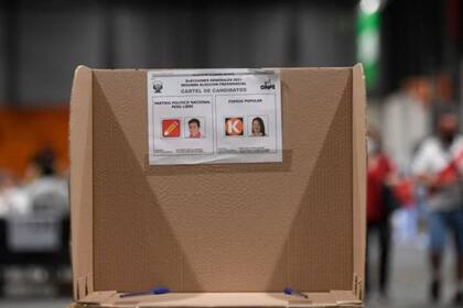 Antes de que se conozca al ganador o ganadora de las elecciones presidenciales en Perú, un resultado ya ha quedado claro: la marcada división del voto entre Lima y la costa norte, y otras regiones del país.