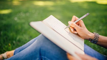 Antes de sentarse a escribir, es importante definir el tema y el contenido
