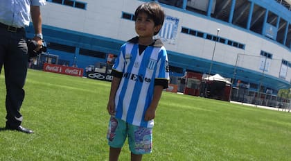 Antes de viajar, Ñancu pasó por Racing, el club de sus amores, donde fue recibido por los dirigentes y el plantel profesional