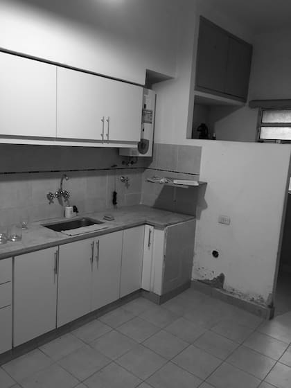 ANTES: Decidieron conservar la disposición del equipamiento de cocina.