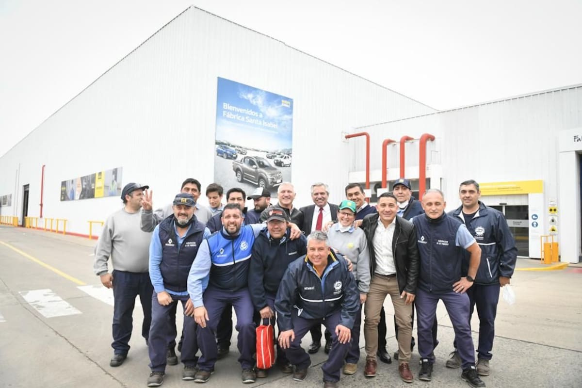 Antes del acto, Fernández recorrió la planta de Santa Isabel.
