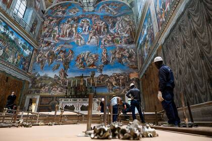 Antes del cónclave, el personal del Vaticano jura guardar secreto bajo amenaza de excomunión