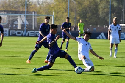 Antes del debut, la Argentina enfrentó a República Dominicana y Japón, en sendos amistosos