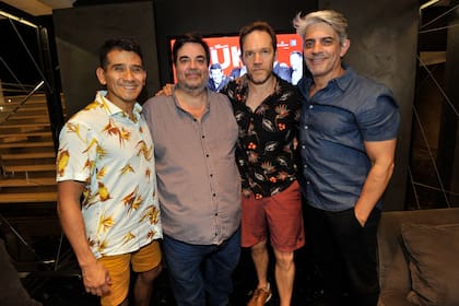 Antes del gran estreno de Druk en el Teatro Metropolitan, sus protagonistas se dieron cita en la sala para realizar la presentación de la obra para la prensa. Osqui Guzmán, Carlos Portaluppi, Juan Gil Navarro y Pablo Echarri se mostraron felices por el proyecto y posaron juntos para los fotógrafos. La pieza teatral, una adaptación de Thomas Vinterberg y Claus Flygare de la película ganadora del Oscar, Otra ronda, cuenta con la dirección de Javier Daulte