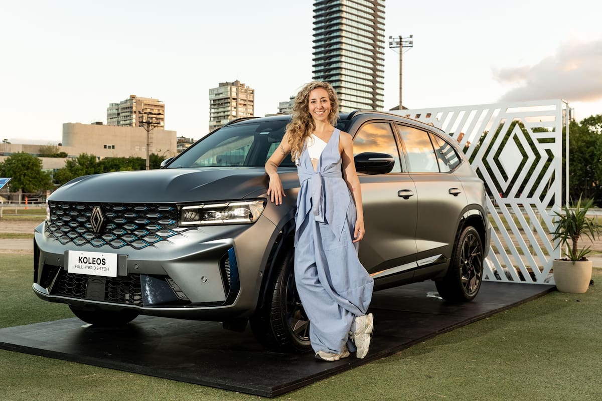 Antes del show que cerró Bienestar Fest con una experiencia de movimiento y conexión, Dafne Schilling pasó por el espacio Renault a conocer los SUV de la marca.