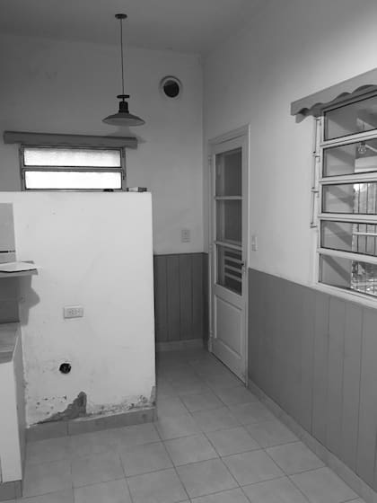 ANTES: El muro que separaba la cocina y el lavadero fue demolido.