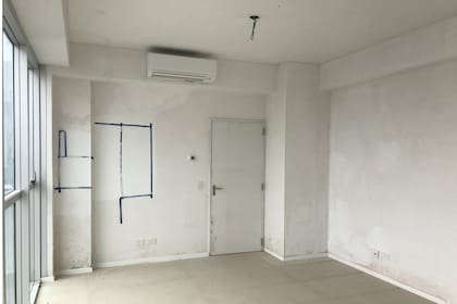 ANTES. La cáscara de lo que ahora es la sala de estar, junto a la cocina.