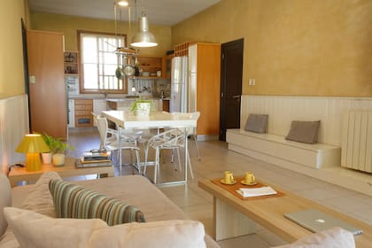 ANTES: la cocina sólo ocupaba la parte trasera del ambiente, con forma de U y una isla central.