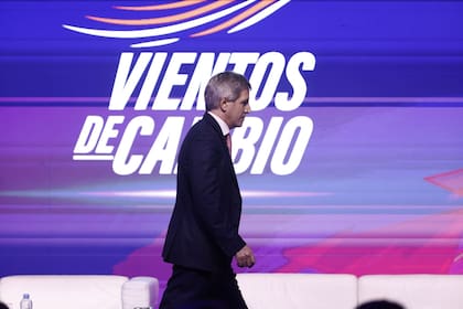 Antes que Milei, se había presentado el ministro de Economía, Luis Caputo