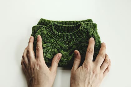 Antes, regalar un suéter navideño no era bien visto (Unsplash)
