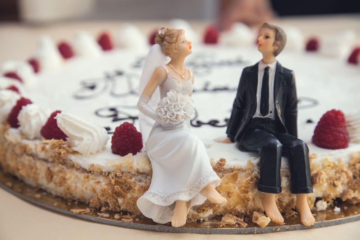 Antes se usaba pagar el cubierto. Hoy son cien dólares los que marcan la referencia para el regalo de boda. Las listas fake, el CBU y otras tendencias