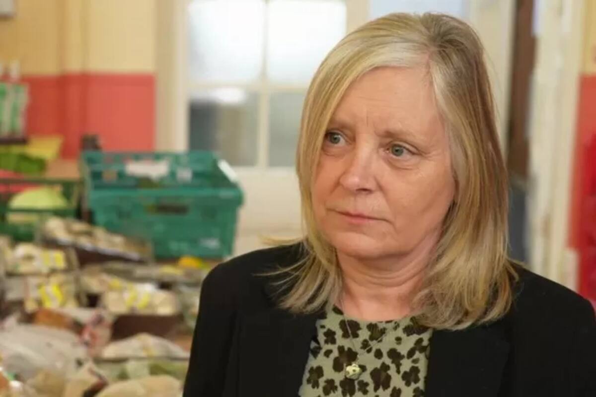 Antes, un puñado de personas se acercaba a buscar alimentos. Ahora son 25 o 30, dice Doggett