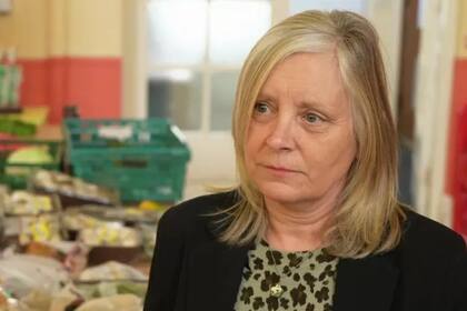 Antes, un puñado de personas se acercaba a buscar alimentos. Ahora son 25 o 30, dice Doggett