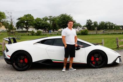 Anthony Aquilino fue multado por el ruido que hace el motor de su auto deportivo Lamborghini