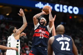 Anthony Davis brilla en su debut con Washington y los Wizards superan 128-116 a los Bucks