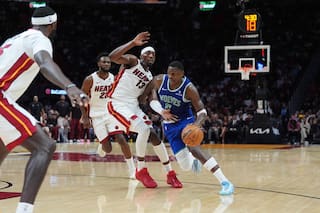 Anthony Edwards anota 45 puntos y Wolves aplastan al Heat 131-106 para arruinar debut de Giannis