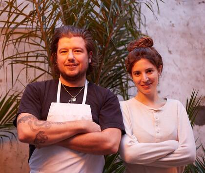 Anthony junto a Ángeles Zeballos, al frente de Atte.