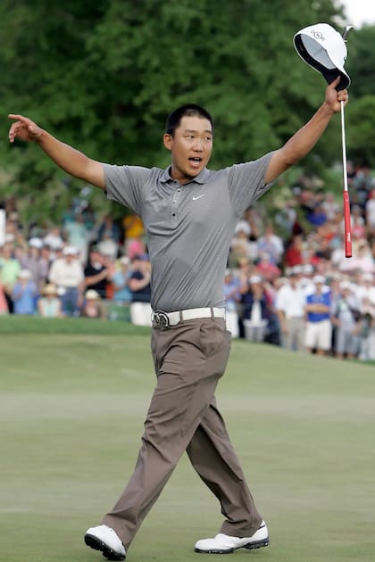 Anthony Kim celebra su victoria en Charlotte, en 2008: fue su primer triunfo profesional