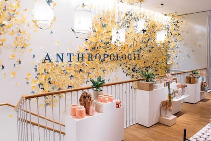 Anthropologie, tienda conocida por sus productos para el hogar y utensilios de cocina con un toque festivo, presentó nuevos artículos para el otoño (Imagen Trendencias)