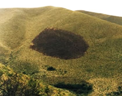 Antigua fotografía donde se observa la marca que dejó el supuesto aterrizaje ovni.