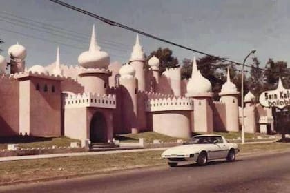Antiguamente, donde hoy está la Feria Persa funcionaba un boliche bailable llamado Sain Kaleh