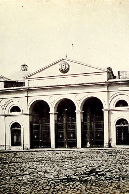 El edificio del antiguo Congreso no fue demolido sino que quedó albergado dentro del nuevo edificio que actualmente ocupa la AFIP.
