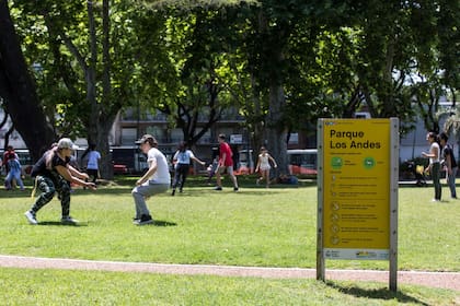 Parque Los Andes, en Chacarita. Esta plaza está construida sobre el primer cementerio del barrio