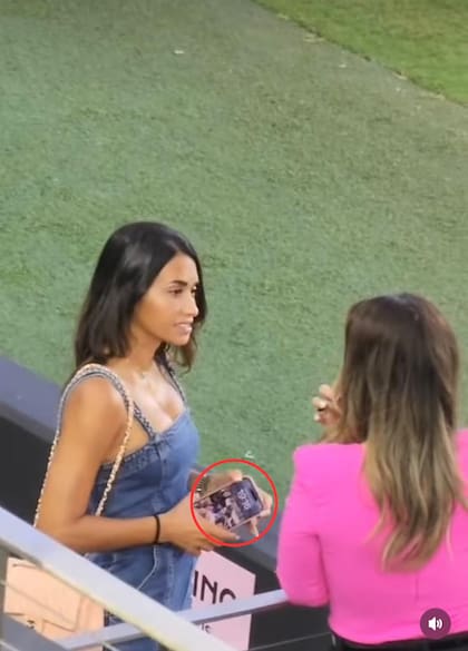 Anto Roccuzzo dejó entrever su fondo de pantalla (Foto: captura de video / Instagram @queen.anto)
