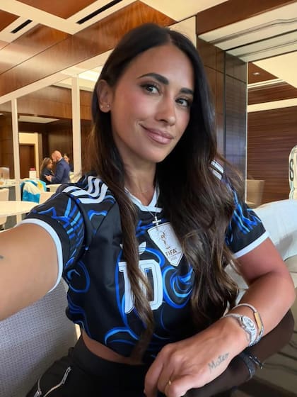 Anto Roccuzzo eligió la suplente para el segundo partido y revolucionó las redes con su look albiceleste