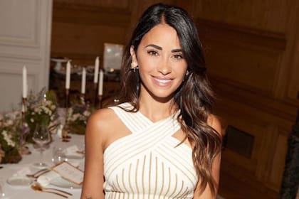 Anto Roccuzzo eligió un look total white para su llegada a Miami junto a Lionel Messi