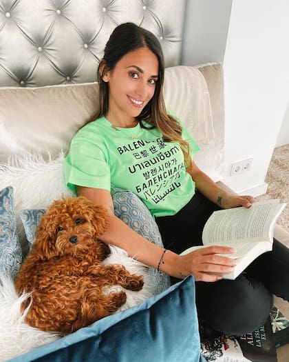 Anto Roccuzzo, inseparable de su caniche toy