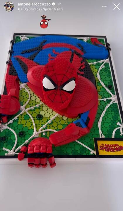 Anto Roccuzzo mostró la figura de Lego que armaron en familia (Foto: Captura de video Instagram @antonelaroccuzzo)