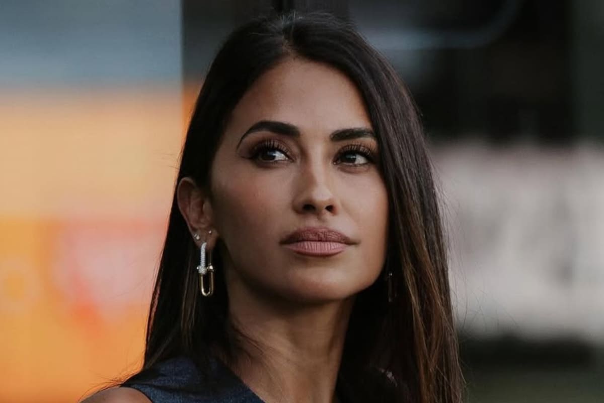 Anto Roccuzzo sorprendió a todos al mostrar dejar entrever la emotiva foto que tiene en la pantalla de su celular (Foto: Instagram @antonelaroccuzzo)