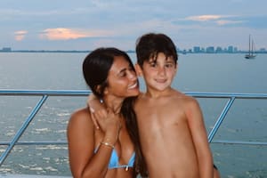 Las vacaciones de Anto Roccuzzo: yate, lectura de fantasía, frutas y amor familiar