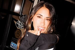 Anto Roccuzzo volvió a dar que hablar en las redes al lucir un cómodo y canchero look urbano en blanco y negro (Foto: Instagram @antonelaroccuzzo)