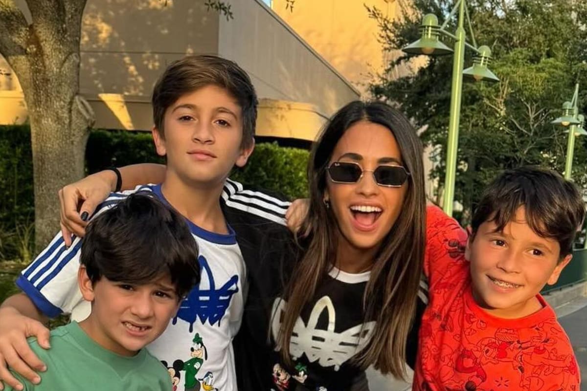 Anto Roccuzzo y sus hijos disfrutaron de un día de compras y juegos en Disney (Foto: Instagram @antonelaroccuzzo)