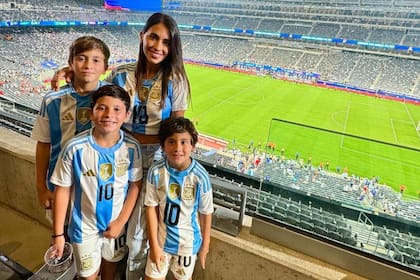 Anto Roccuzzo y todo el clan Messi en cada partido de la selección argentina