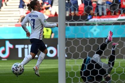 Antoine Griezmann festeja su gol, el del 1-1 con Hungría; este miércoles Francia choca con Portugal en uno de los partidos más esperados de la Eurocopa, con chance de pequeño desquite de la final de 2016, que coronó a los lusitanos.