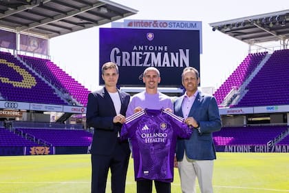 Antoine Griezmann fue presentado en Orlando City, aunque el fichaje recién será efectivo en julio